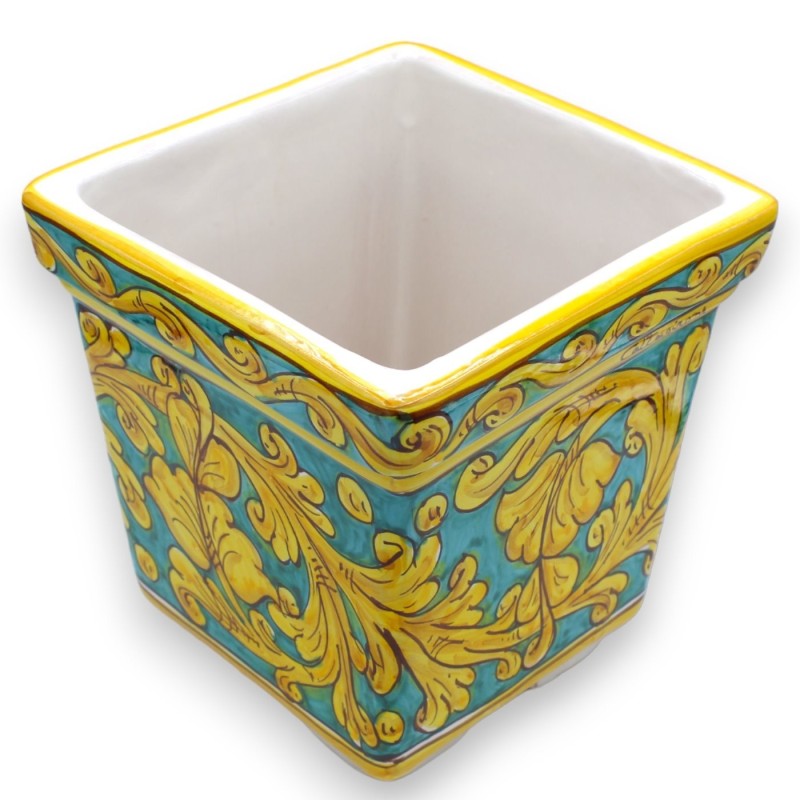 Boîte vase carrée en céramique de Caltagirone - h 20 x 20 x 20 cm environ. décoration baroque sur fond vert-de-gris - 