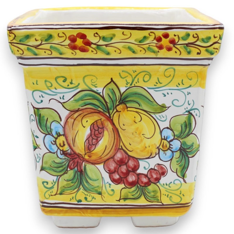 Boîte vase carrée en céramique de Caltagirone - h 20 x 20 x 20 cm environ. décoration citron, raisin et grenade, fond ja