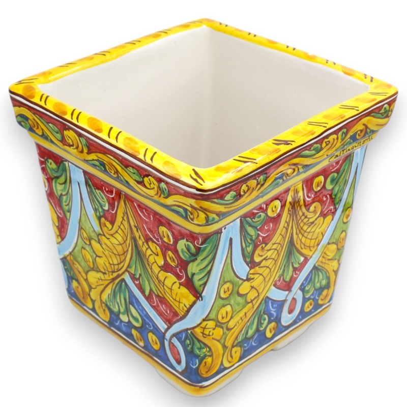Quadratischer Vasenkasten aus Caltagirone-Keramik – H ca. 20 x 20 x 20 cm. geometrische und barocke Dekoration, roter un
