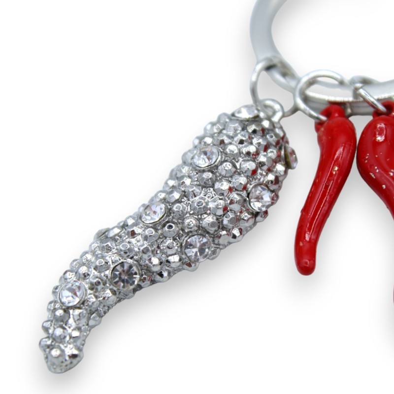 Hoornsleutelhanger met strass steentjes en 4 mini gelukshoorntjes, ca. h 11 cm. (1 st) - 