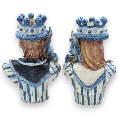 Para ceramicznych popiersi Caltagirone h 26 / 27 cm ok. Antyczny błękit, korona i granaty, antyczna matowa emalia - 