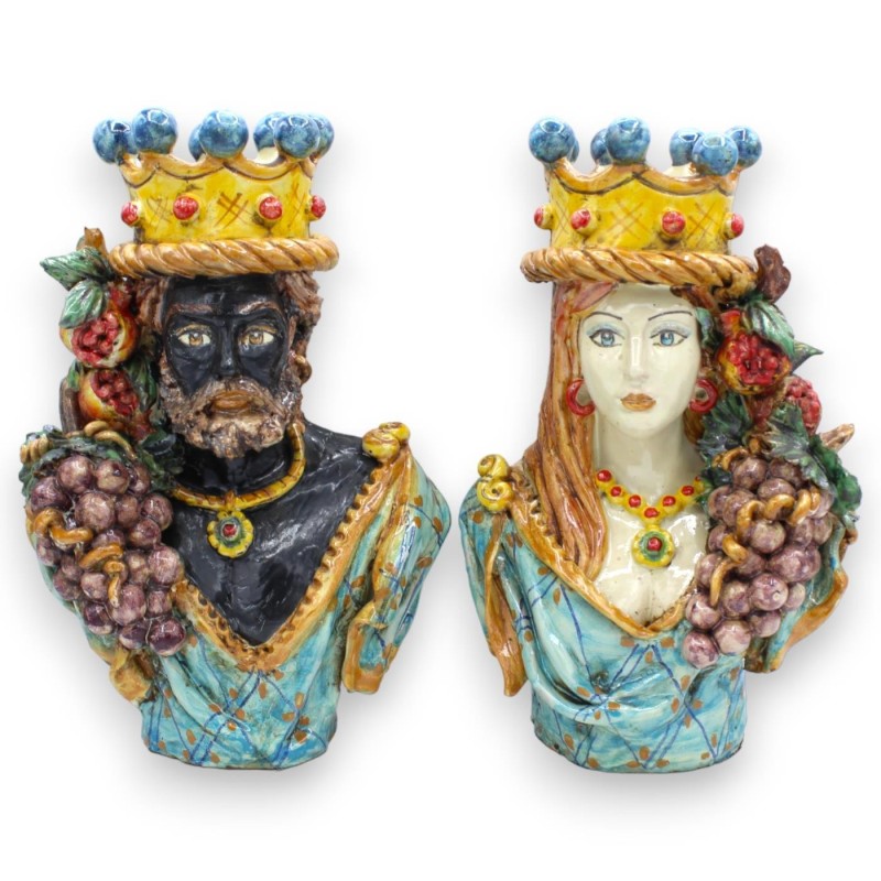 Pareja de bustos de cerámica de Caltagirone h 26 / 27 cm aprox. Aguamarina, corona, granadas y uvas, esmalte mate antigu