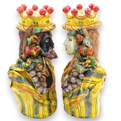 Paar Caltagirone-Keramikbüsten, H. ca. 26/27 cm. Gelb, Krone, Granatäpfel und Trauben, antike matte Emaille - 