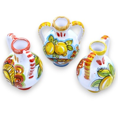 Mała amfora z uchwytami z ceramiki Caltagirone, wys. 10 x 7 cm ok. (1 szt.) Dekoracja i losowy kolor - 