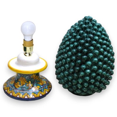 Caltagirone keramisk perforerad Pigna-lampa - h 45 cm ca. Verdigris, stjälk med barockdekor och gula blad. - 