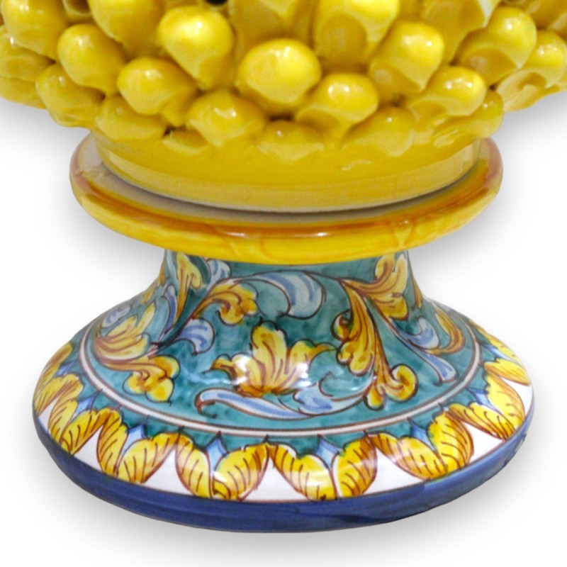 Perforierte Pigna-Lampe aus Caltagirone-Keramik, H ca. 35 cm. Gelbe, barocke Dekoration und gelbe Blätter - 