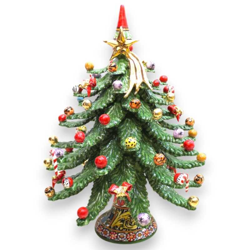 Caltagirone-Keramik-Weihnachtsbaum, ca. 50 cm hoch. Kugeln mit mehreren Verzierungen, Kometenstern und Emaille-Details a