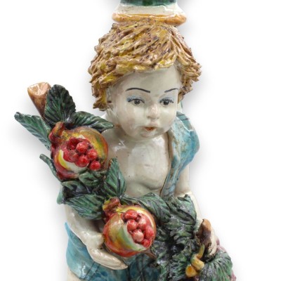 Putto con doppia base e porta candela, ceramica Caltagirone h 38 cm ca. Melagrane e Uva MD1 - 