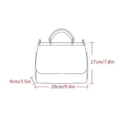 Bolsa tiracolo com alça e decoração representando elementos sicilianos azuis sobre fundo branco - 