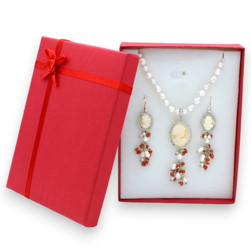 Parure Collana e Orecchini in Argento 925 con Cammeo, Perle Naturali e Coralli e rifinita con Zirconi - 