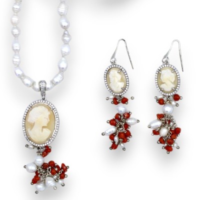 Parure Collana e Orecchini in Argento 925 con Cammeo, Perle Naturali e Coralli e rifinita con Zirconi - 