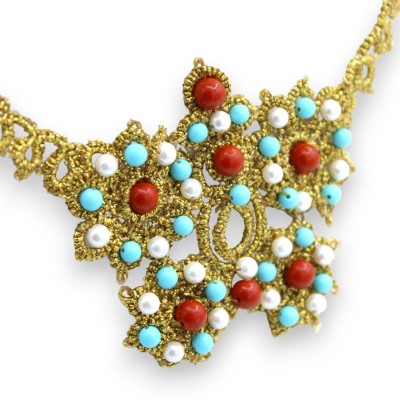 Collana in pregiato Pizzo Chiacchierino siciliano L 45 cm ca. sfere di turchese, perle naturali e di Maiorca - 