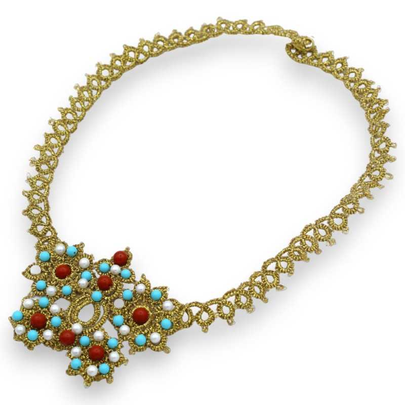 Collier en fine dentelle de frivolité sicilienne L environ 45 cm. sphères turquoises, perles naturelles et majorquines -
