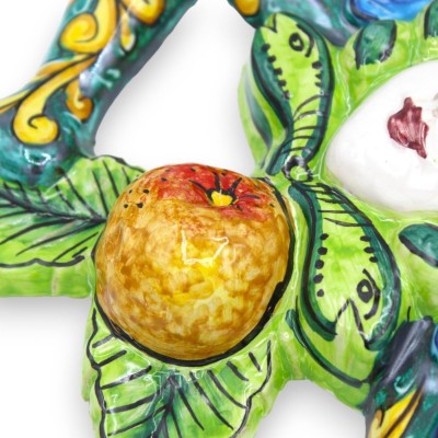 Trinacria aus sizilianischer Keramik – H ca. 30 x 30 cm. grüner Hintergrund, Fruchtdekoration und Kaktusfeigenblätter - 