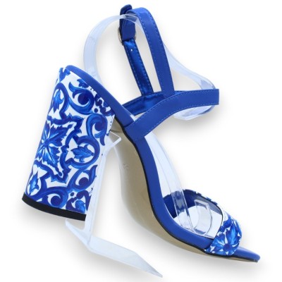 Sandales à talons hauts en cuir synthétique laqué brillant, environ h 10 cm. Taille 38 - Majolique sicilienne bleue, fon