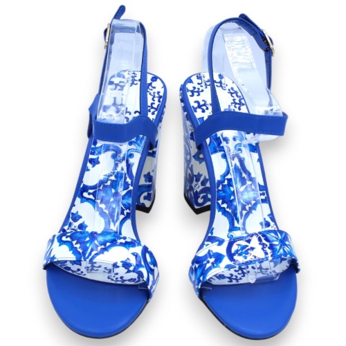 Sandalen met hoge hak van geverfd gelakt leer, ca. h 10 cm. Maat 38 - Blauwe Siciliaanse majolica, witte achtergrond -  2