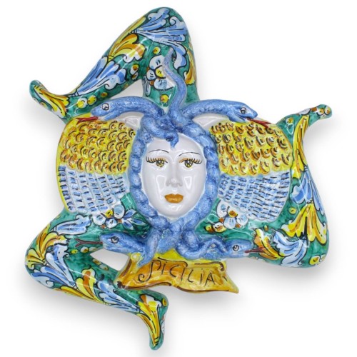 Trinacria aus Caltagirone-Keramik, H ca. 40 x 40 cm. Barock- und Blumenschmuck, Grünspan-Hintergrund - 