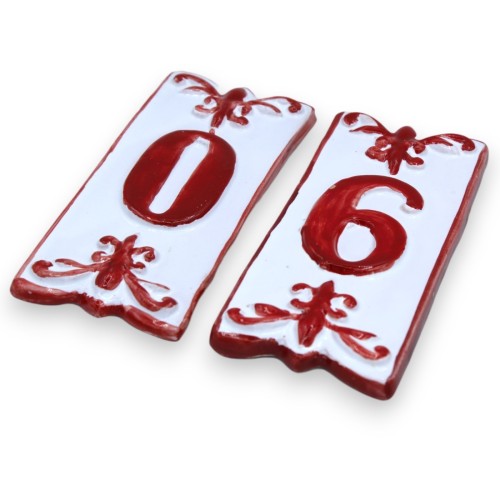 Hausnummern aus feiner sizilianischer Keramik – H ca. 14 x 6 cm. (1 Stück) Rot mit 2 Optionen -  2