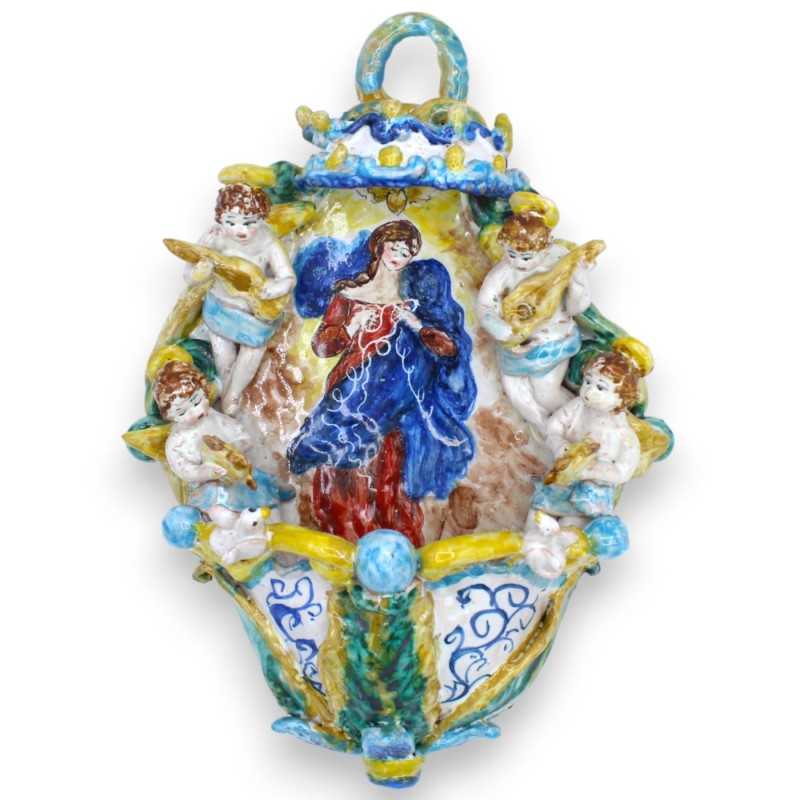 Acquasantiera in ceramica Siciliana, h 30 x L 20 cm ca. Madonna "Sciogli nodi" con vari decori a rilievi MD2 - 