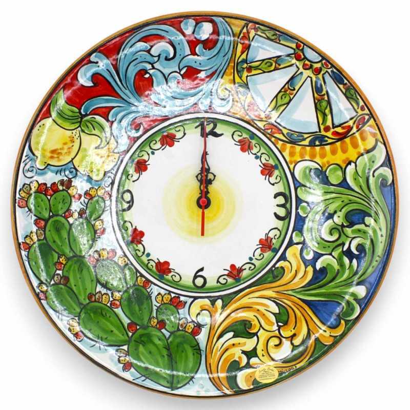 Orologio ceramica Caltagirone, Ø 44 cm ca. Con Ingranaggio, decoro barocco, ruota di carretto e ficodindia - 