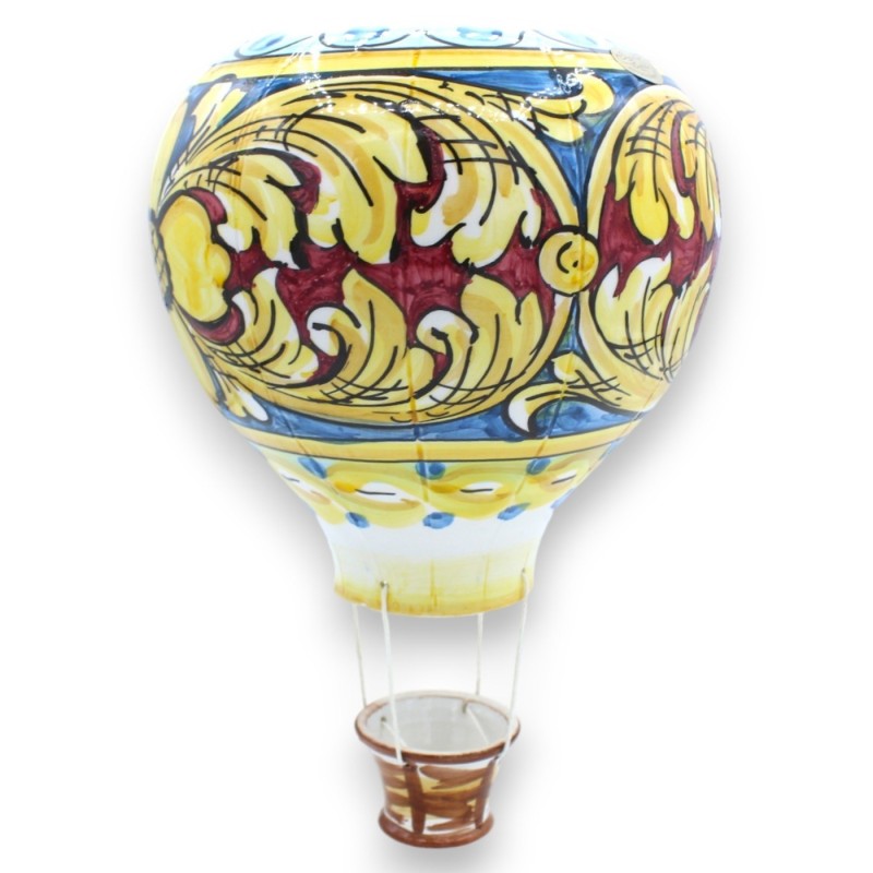Keramisk ballong av Caltagirone, i olika dekorationer, h tot. 30 cm ca. Mod RP - 