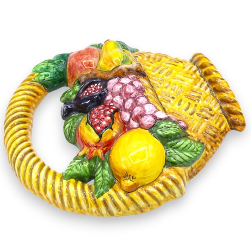 Cesta Paniere Appendino in pregiata ceramica Siciliana, h 30 x 27 cm ca. Composizione di frutta - 
