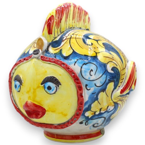Poisson-globe en céramique Caltagirone - h 23 x 27 x 20 cm environ. Décoration baroque sur fond bleu et détails rouges -