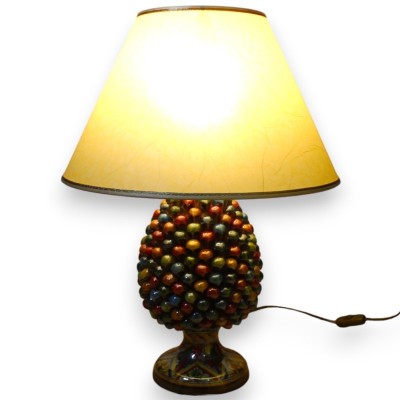 Ceramiczna lampa w kształcie szyszki Caltagirone h ok. 55 cm. Wielobarwny, z emalią z masy perłowej i zdobioną łodygą MD