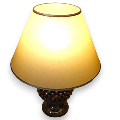 Caltagirone keramische dennenappellamp h ca. 55 cm. Veelkleurig met parelmoer emaille en MD1 versierde steel - 
