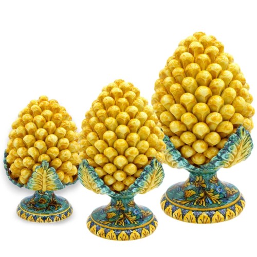 Piña de pino siciliano con hojas de acanto en cerámica siciliana, 5 opciones de tamaño (1ud) Amarillo con hojas y base c