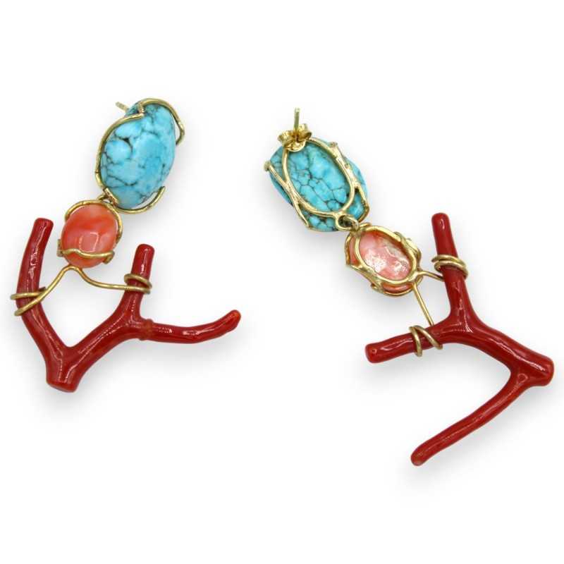 Boucles d'oreilles pendantes fabriquées à la main, h environ 5/6 cm. Argent 925 plaqué or, branche de corail, pierres na