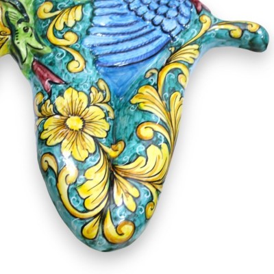 Trinacria em cerâmica siciliana, h 55 x 55 cm aprox. Fundo verderame, decoração barroca e floral - 