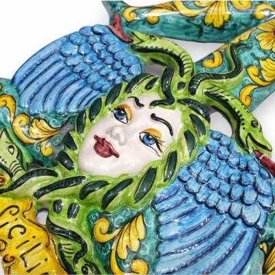 Trinacria Gigante in ceramica Siciliana, h 55 x 55 cm ca. fondo Verderame, decoro barocco e floreale - 