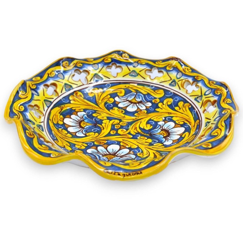 Keramisk perforerad mittpunkt av Caltagirone med blommig dekorationsdiameter ca 32 cm - 