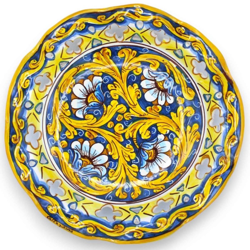 Keramisk perforerad mittpunkt av Caltagirone med blommig dekorationsdiameter ca 32 cm - 