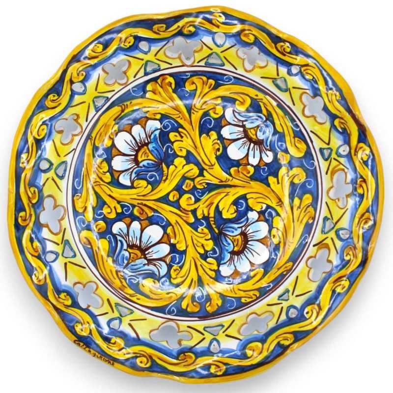 Scalloped perforated centerpiece in Caltagirone ceramic with floral decoration, diameter about 32 cm - 