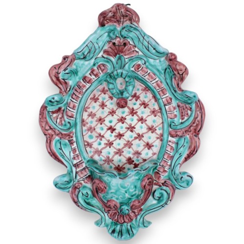Bénitier en céramique sicilienne - h 30 x L 20 cm environ. fond vert et bordeaux, décoration dentelle MD1 - 