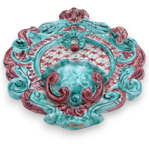 Bénitier en céramique sicilienne - h 30 x L 20 cm environ. fond vert et bordeaux, décoration dentelle MD1 -  2