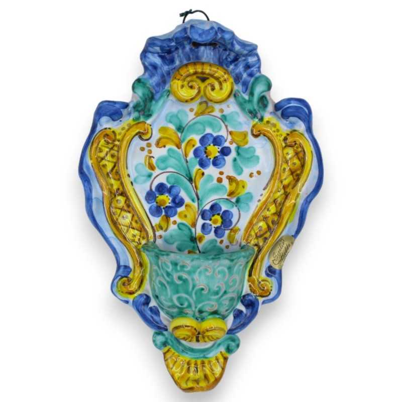 Bénitier sicilien en céramique, motif baroque et fleuri - h 23 cm x L 14 cm environ. MD11 - 