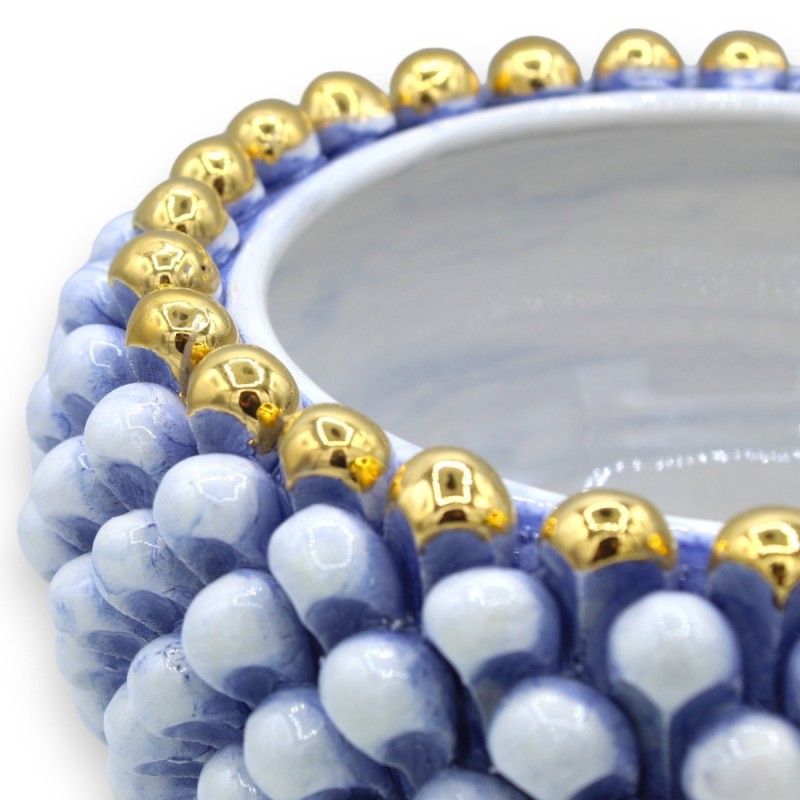 Centro de mesa em pinha azul antiga, Ø 25 aprox. Cerâmica Caltagirone, Polvo em relevo e detalhes em esmalte ouro 24k - 