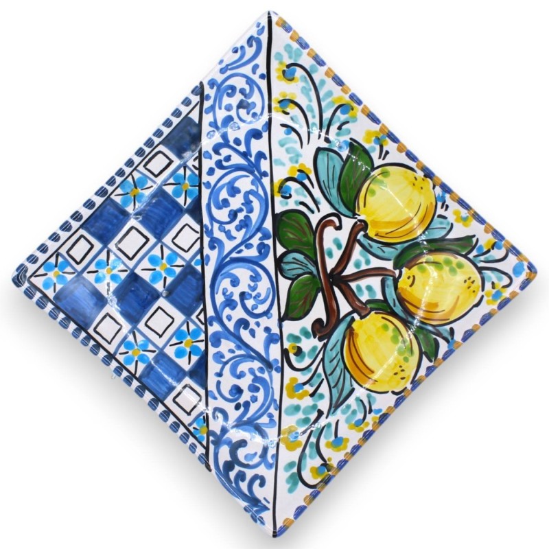 Bolso de cerâmica Caltagirone vazio, 2 opções de tamanho (1 unidade) Decoração moderna e limões sobre fundo azul - 