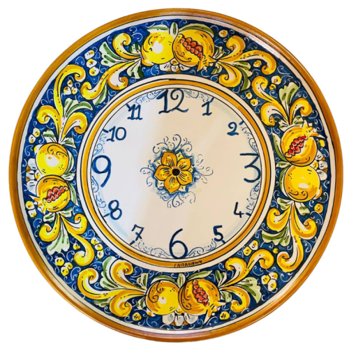 Reloj de cerámica Caltagirone - Ø 45 cm aprox. Completo con decoración Gear, limón y granada sobre un fondo azul. -