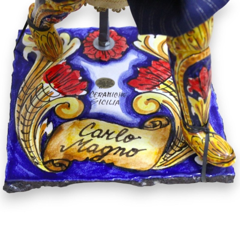 Siciliaanse pop, Paladin in Caltagirone keramiek, h ca. 80 cm. Karolingische lijn, lavastenen voet - CHARLEMAGNE - - 