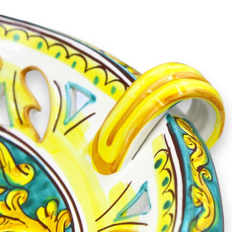 Geperforeerde fruitschaal middenstuk met handgrepen, Caltagirone keramiek, Ø ca. 40 cm. (1st) barokdecoratie met palmet 