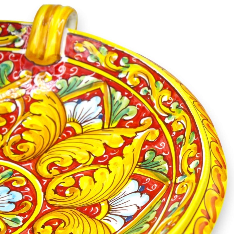 Element centralny miski na owoce z uchwytami, ceramika Caltagirone, Ø ok. 40 cm. (1 szt.) czerwone tło, barokowa dekorac
