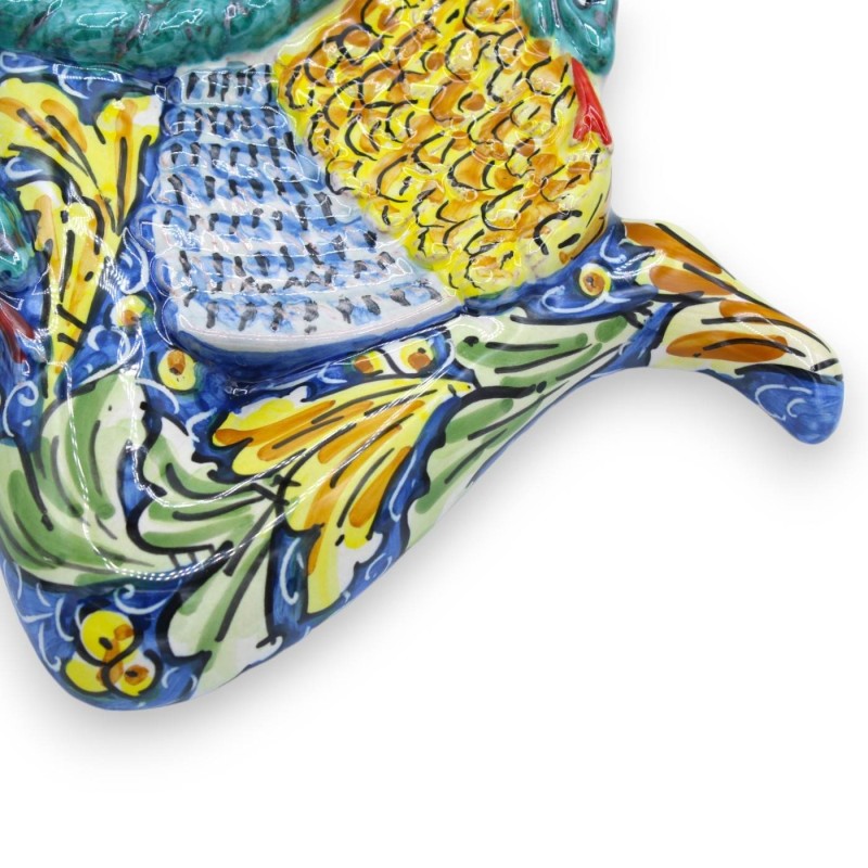 Trinacria in ceramica Caltagirone, h 40 cm ca. fondo blu decoro barocco verde e giallo - 