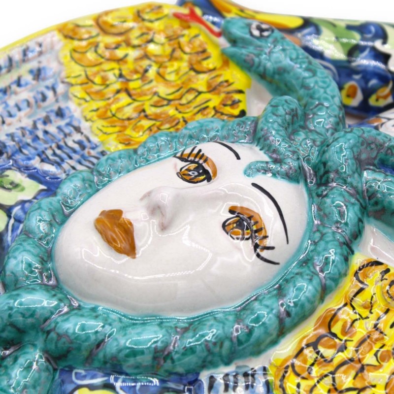 Trinacria in ceramica Caltagirone, h 40 cm ca. fondo blu decoro barocco verde e giallo - 