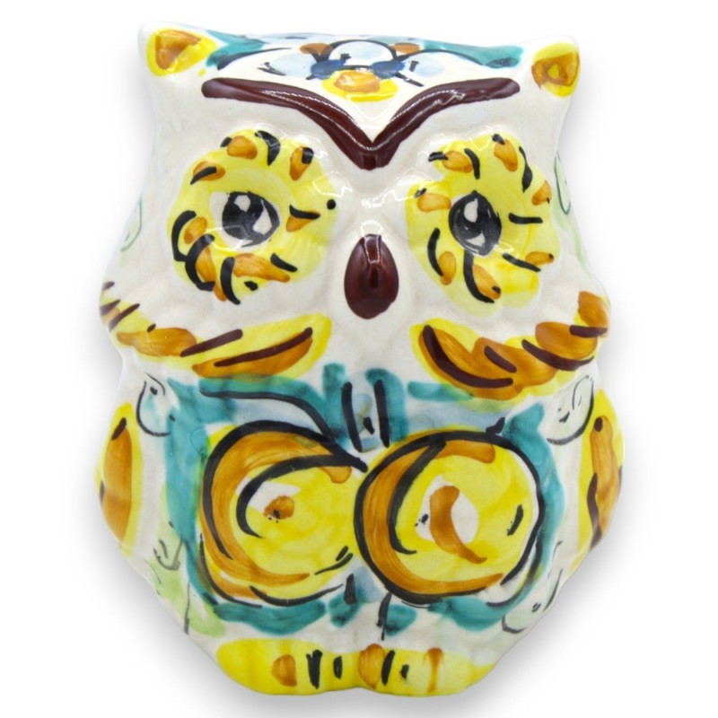 Búho barrigón de cerámica de Caltagirone, de unos 9 y 7 cm de altura. Fondo cardenillo y decoración de limón. - 