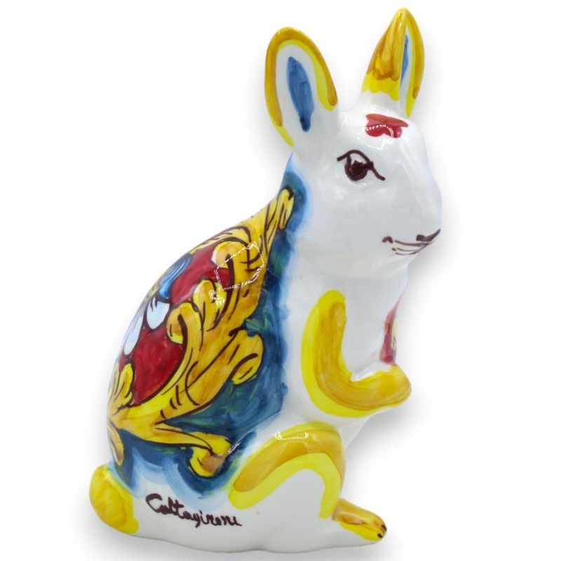 Stående kanin i Caltagirone keramik, h ca 14 x 10 cm. Blått och rött, barockdekor och blomma - 
