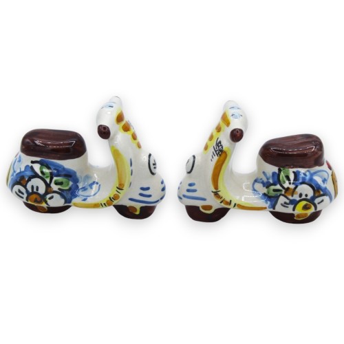 Vespa keramiskt fordon Caltagirone - L 8 cm ca. (1st) Slumpmässig färg -  2